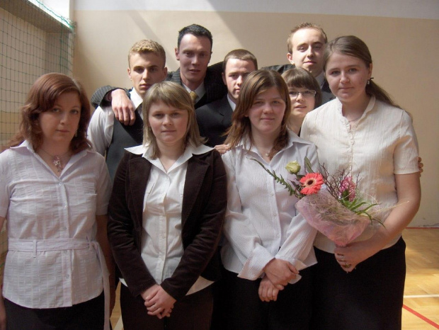 27 kwietnia 2007 oficjalnie pożegnaliśmy kolejnym rocznik absolwentów sobieszyńskiej szkoły. #Sobieszyn #Brzozowa #Absolwenci2007 #AldonaMich #IlonaKuśmierz #AnnaAdameczek #ArkadiuszOsiak