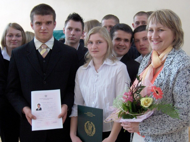 27 kwietnia 2007 oficjalnie pożegnaliśmy kolejnym rocznik absolwentów sobieszyńskiej szkoły. #Sobieszyn #Brzozowa #Absolwenci2007 #MateuszTuremka #KrzysztofKrakowiak #MonikaZdunek #AnnaKurek