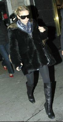 MK and Ash leaving Athene Hotel in Paris -luty 2007