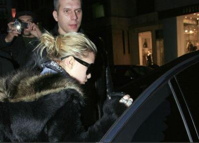 MK and Ash leaving Athene Hotel in Paris -luty 2007