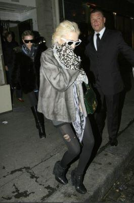 MK and Ash leaving Athene Hotel in Paris -luty 2007