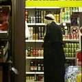 MK and Ash doing late-night food shopping in Paris-marzec 2007