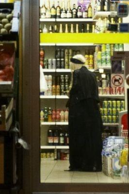 MK and Ash doing late-night food shopping in Paris-marzec 2007