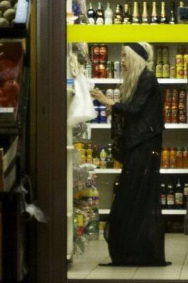 MK and Ash doing late-night food shopping in Paris-marzec 2007