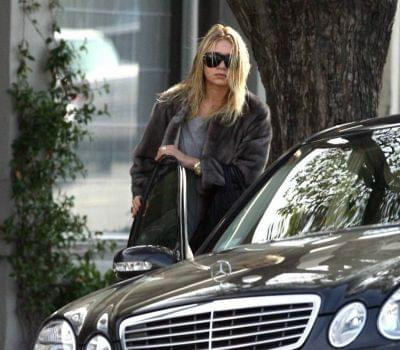 Ashley leaving Neil George Salon-marzec 2007