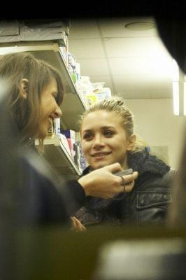 MK and Ash doing late-night food shopping in Paris-marzec 2007