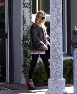 Ashley leaving Neil George Salon-marzec 2007