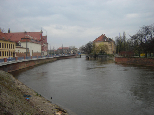 Wroclaw. Widok na Odre w poblizu Uniwersytetu Wroclawskiego