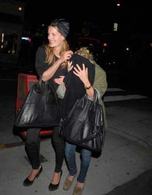 Ashley leaving a nightclub in West-Hollywood-marzec 2007