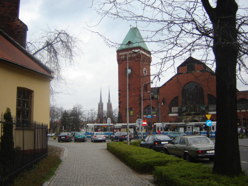 Wroclaw. Hala Targowa. Z tylu widoczne szpice katedry. #Slask #Wroclaw #DolnySlask #Silesia #Slezsko