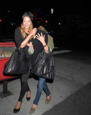 Ashley leaving a nightclub in West-Hollywood-marzec 2007