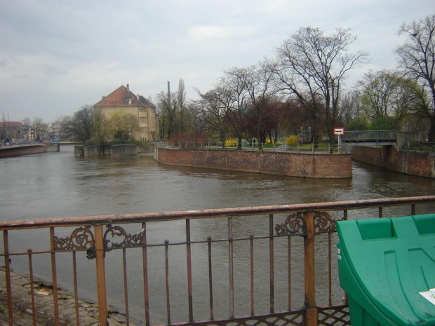 Wroclaw. Widok na Odre w poblizu Uniwersytetu Wroclawskiego