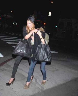 Ashley leaving a nightclub in West-Hollywood-marzec 2007