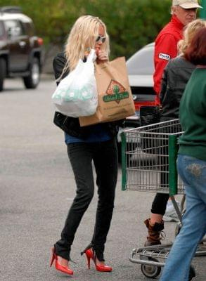 MK and Ash buy groceries in LA-marzec 2007