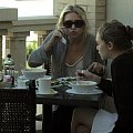 Ashley having lunch with Lizzie in Beverly Hills-marzec 2007