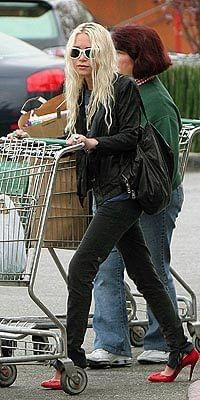 MK and Ash buy groceries in LA-marzec 2007