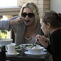 Ashley having lunch with Lizzie in Beverly Hills-marzec 2007