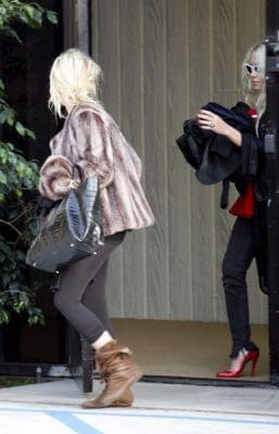 MK and Ash leaving a building in Culver City-marzec 2007