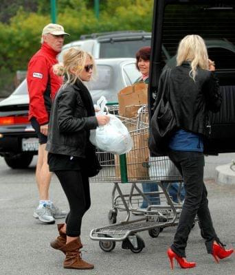 MK and Ash buy groceries in LA-marzec 2007