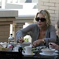 Ashley having lunch with Lizzie in Beverly Hills-marzec 2007