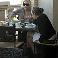 Ashley having lunch with Lizzie in Beverly Hills-marzec 2007