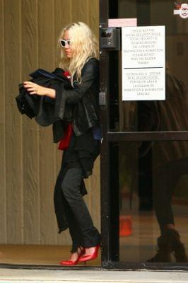 MK and Ash leaving a building in Culver City-marzec 2007