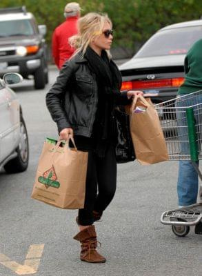 MK and Ash buy groceries in LA-marzec 2007