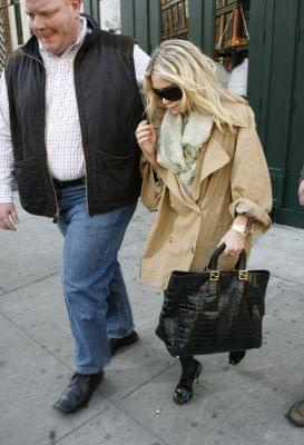 Ash leaving Rio Mar restaurant in NYC’s Meatpacking District-marzec 2007