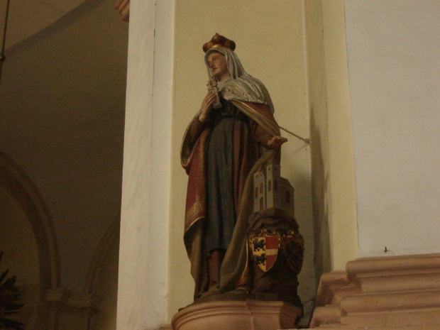 Legnica. Kosciol franciszkanow. Figura sw. Jadwigi Slaskiej