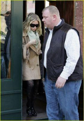 Ash leaving Rio Mar restaurant in NYC’s Meatpacking District-marzec 2007