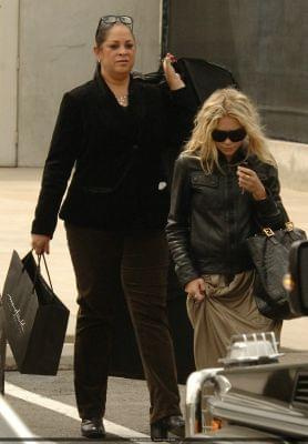 Ashley shopping in West Hollywood-paparazzi kwiecień 2007