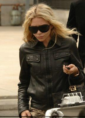 Ashley shopping in West Hollywood-paparazzi kwiecień 2007