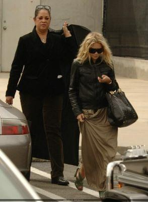 Ashley shopping in West Hollywood-paparazzi kwiecień 2007