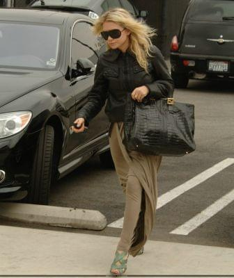 Ashley shopping in West Hollywood-paparazzi kwiecień 2007