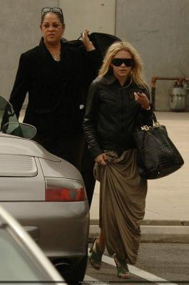 Ashley shopping in West Hollywood-paparazzi kwiecień 2007