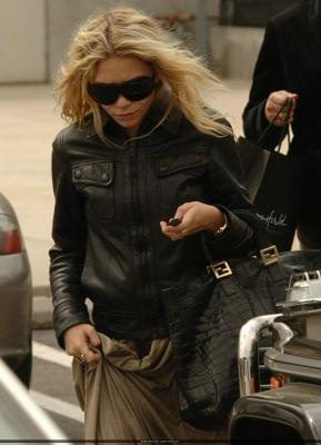 Ashley shopping in West Hollywood-paparazzi kwiecień 2007