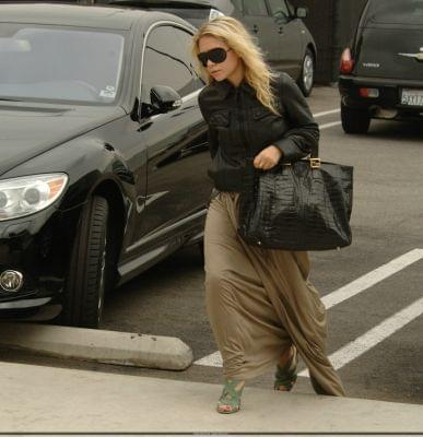 Ashley shopping in West Hollywood-paparazzi kwiecień 2007