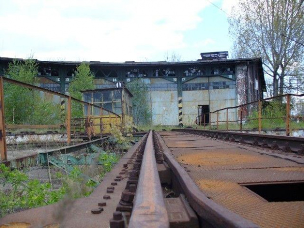 Nieczynna PRAOWOZOWNIA KLODZKO...
Ostatni pociag wyjechał z klodzkiej parowozowni w 1993roku