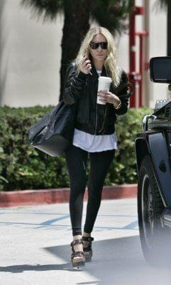 Ashley shopping in Beverly Hills-paparazzi kwiecień 2007