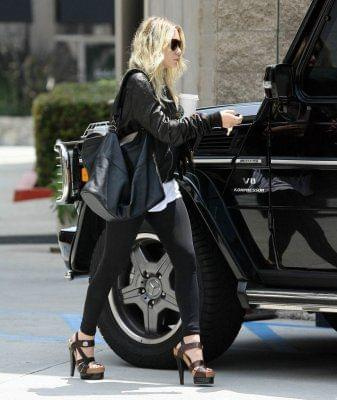 Ashley shopping in Beverly Hills-paparazzi kwiecień 2007