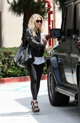 Ashley shopping in Beverly Hills-paparazzi kwiecień 2007