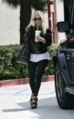 Ashley shopping in Beverly Hills-paparazzi kwiecień 2007