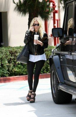 Ashley shopping in Beverly Hills-paparazzi kwiecień 2007