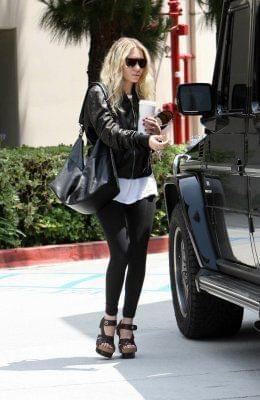 Ashley shopping in Beverly Hills-paparazzi kwiecień 2007