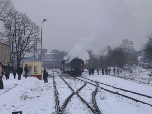 Pokazowe manewry pociągu z parowozem Tkt48-16 w porcie we Wrocławiu
