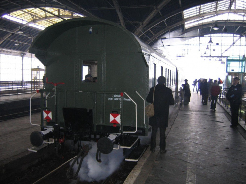 Pociąg retro z Tkt48-18 we Wrocławiu
