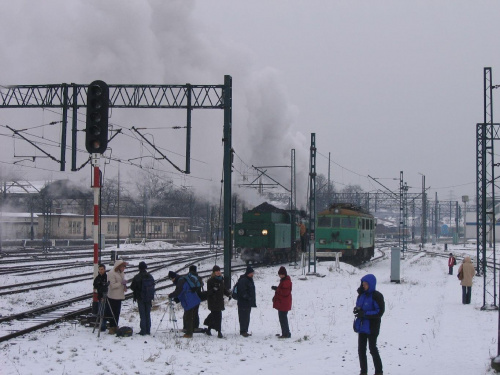 Lokomotywa PM36-2 opuszcza stację Wrocław Główny.