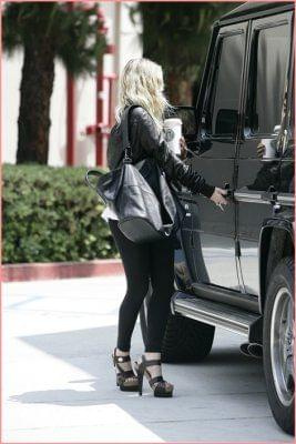 Ashley shopping in Beverly Hills-paparazzi maj 2007