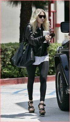 Ashley shopping in Beverly Hills-paparazzi maj 2007