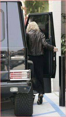 Ashley shopping in Beverly Hills-paparazzi maj 2007